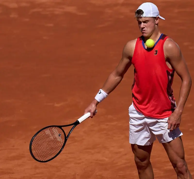 流言板]鲁内谈黑色球拍：我在测试手感之后再决定是否长期使用