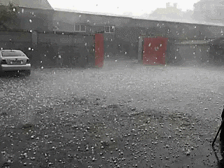 12天11板首开股份：公司目前生产经营活动正常